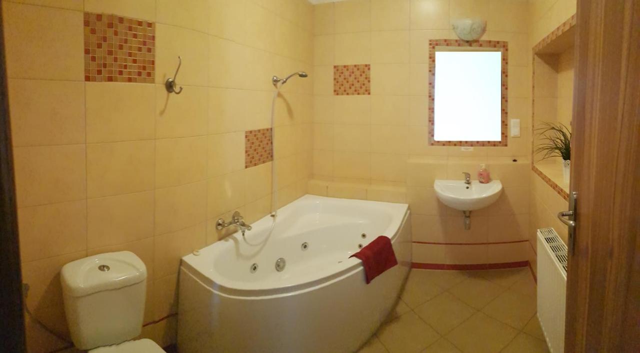Hotelik Kameleon Pokoje Goscinne Jawor Exteriér fotografie