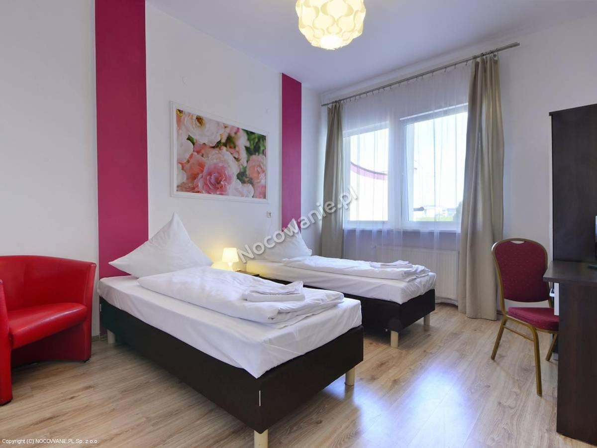 Hotelik Kameleon Pokoje Goscinne Jawor Exteriér fotografie